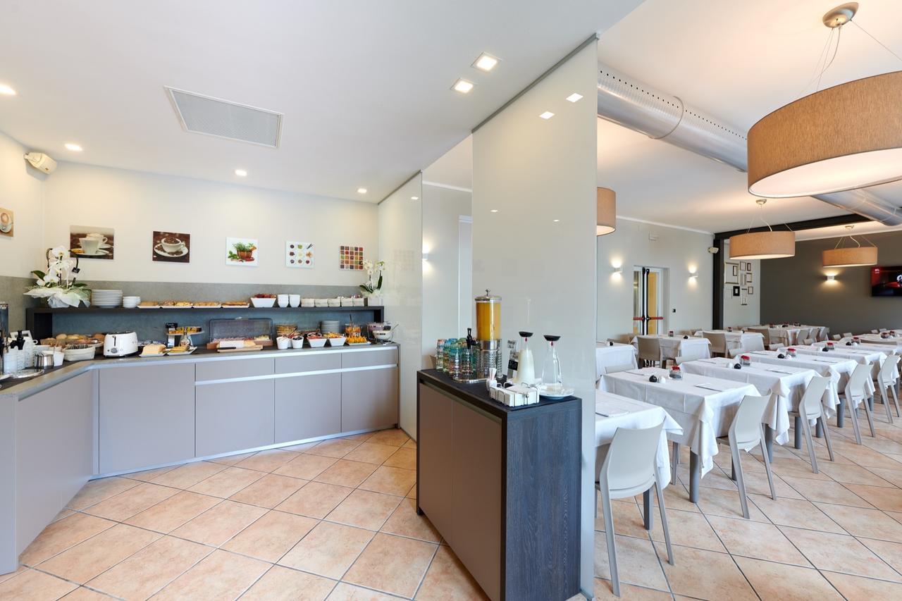 Albergo Del Garda Torri Del Benaco Ngoại thất bức ảnh