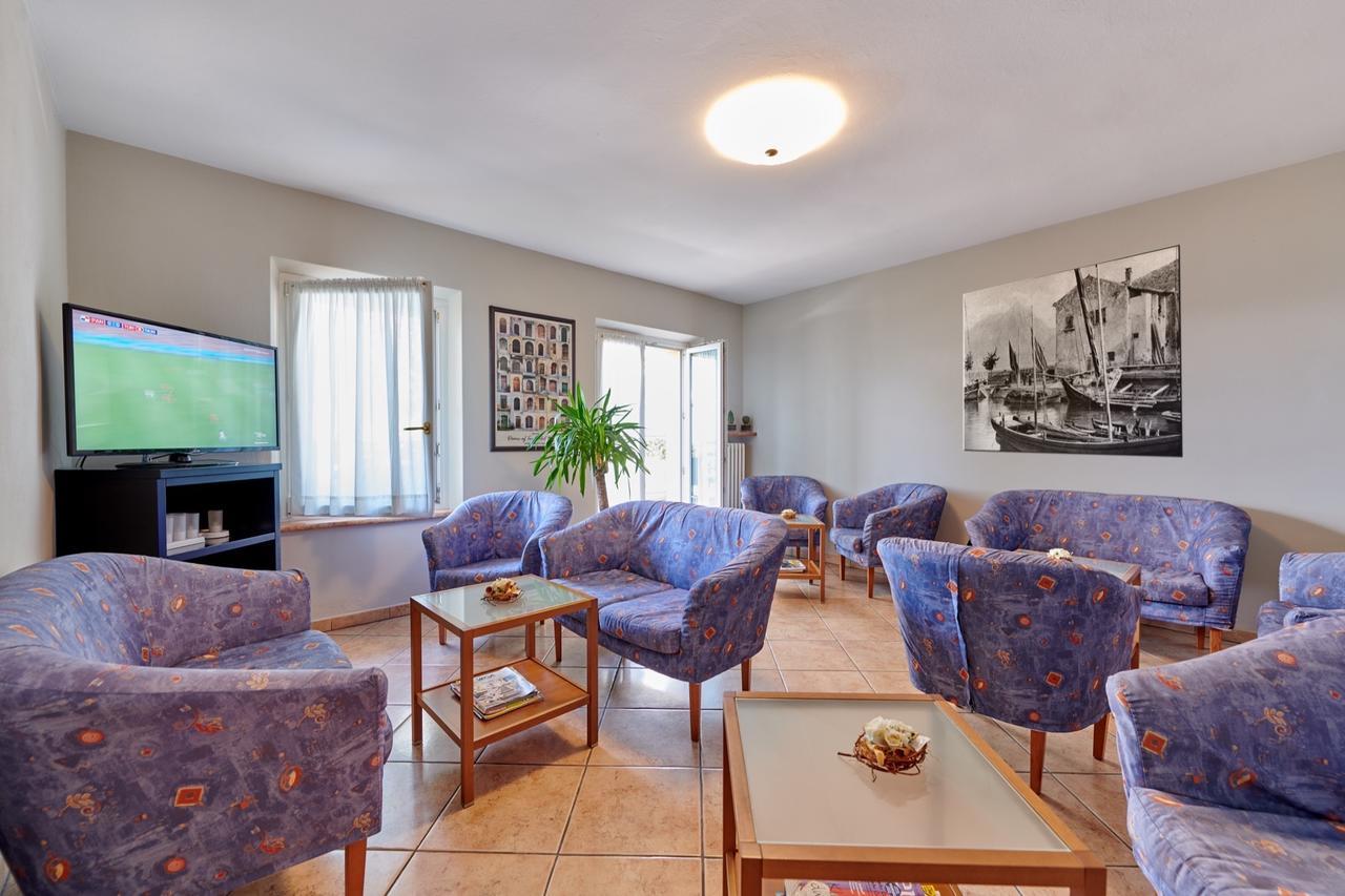 Albergo Del Garda Torri Del Benaco Ngoại thất bức ảnh
