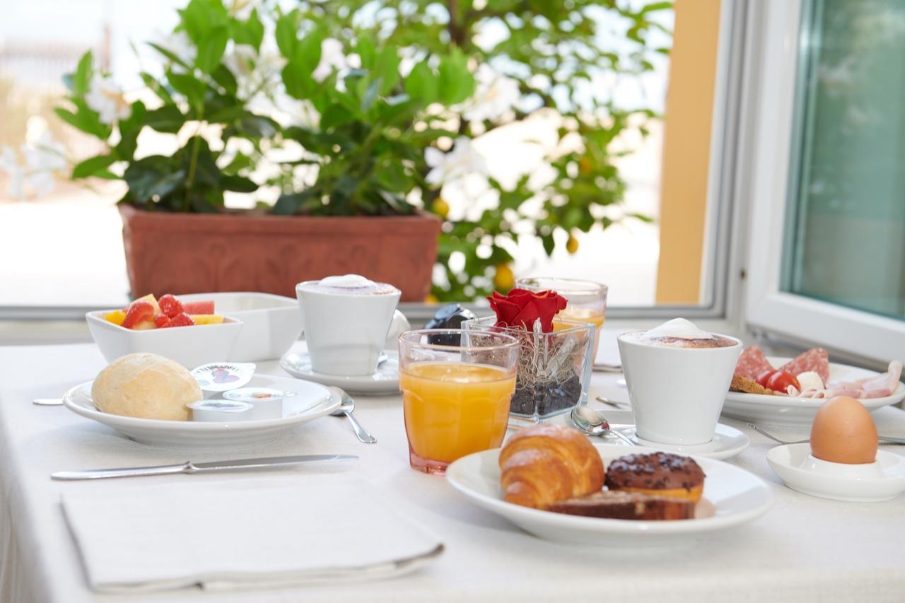 Albergo Del Garda Torri Del Benaco Ngoại thất bức ảnh