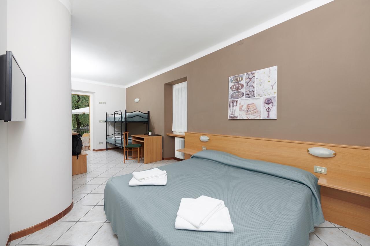 Albergo Del Garda Torri Del Benaco Ngoại thất bức ảnh