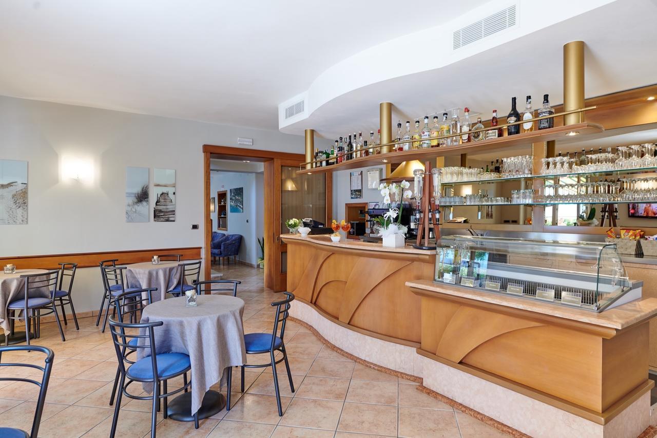 Albergo Del Garda Torri Del Benaco Ngoại thất bức ảnh