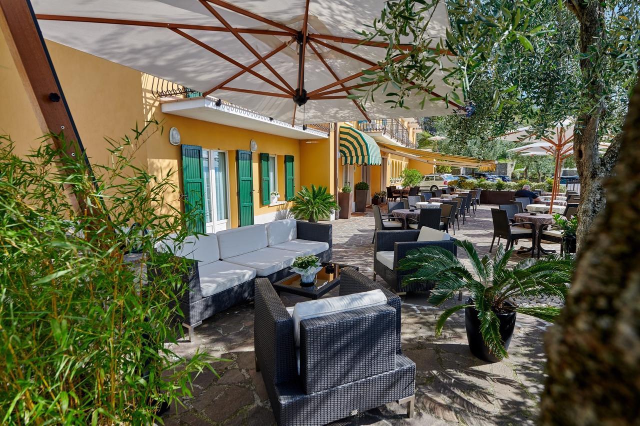 Albergo Del Garda Torri Del Benaco Ngoại thất bức ảnh