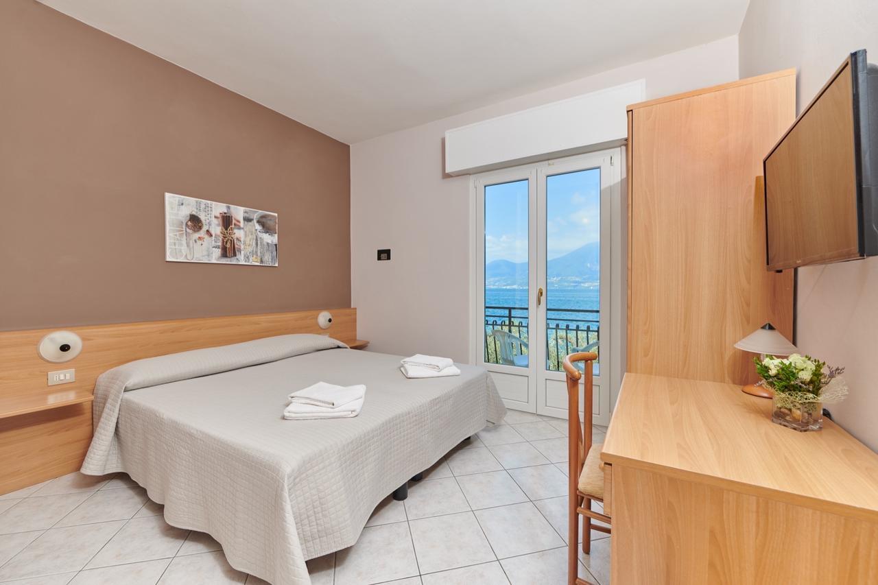 Albergo Del Garda Torri Del Benaco Ngoại thất bức ảnh