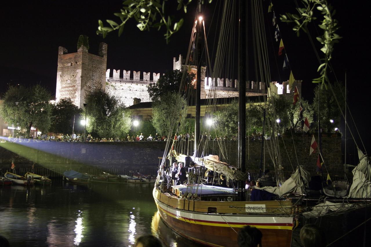 Albergo Del Garda Torri Del Benaco Ngoại thất bức ảnh